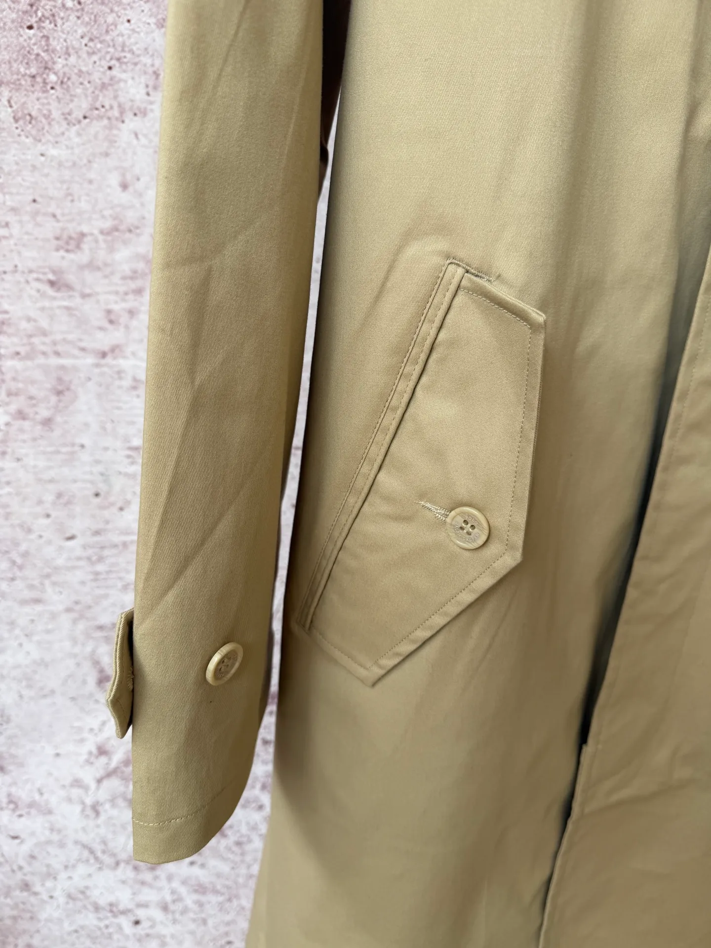 P530 Ralph Lauren autumn unisex long windbreaker jacket, pure cotton twill fabric, with plaid lining inside, customized hardware accessories, fine workmanship, loose fit for both men and women, full of temperament on the upper body, and the split hem design adds to the style.